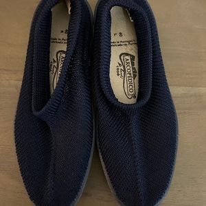 Arcopedico made in Portugal size 9 blue slip ons